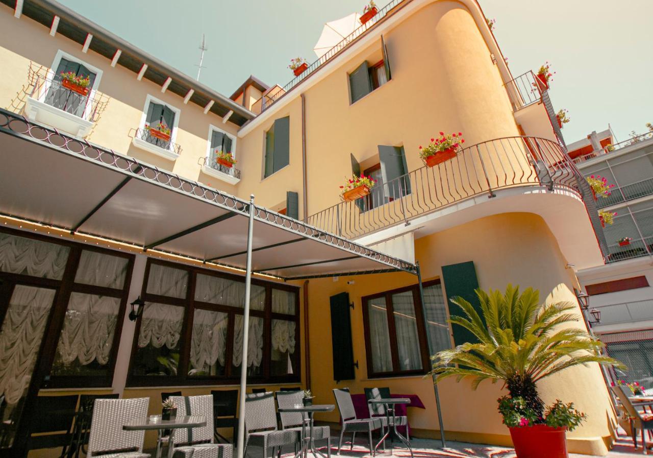 Hotel Villa Edera Venedig-Lido Exteriör bild