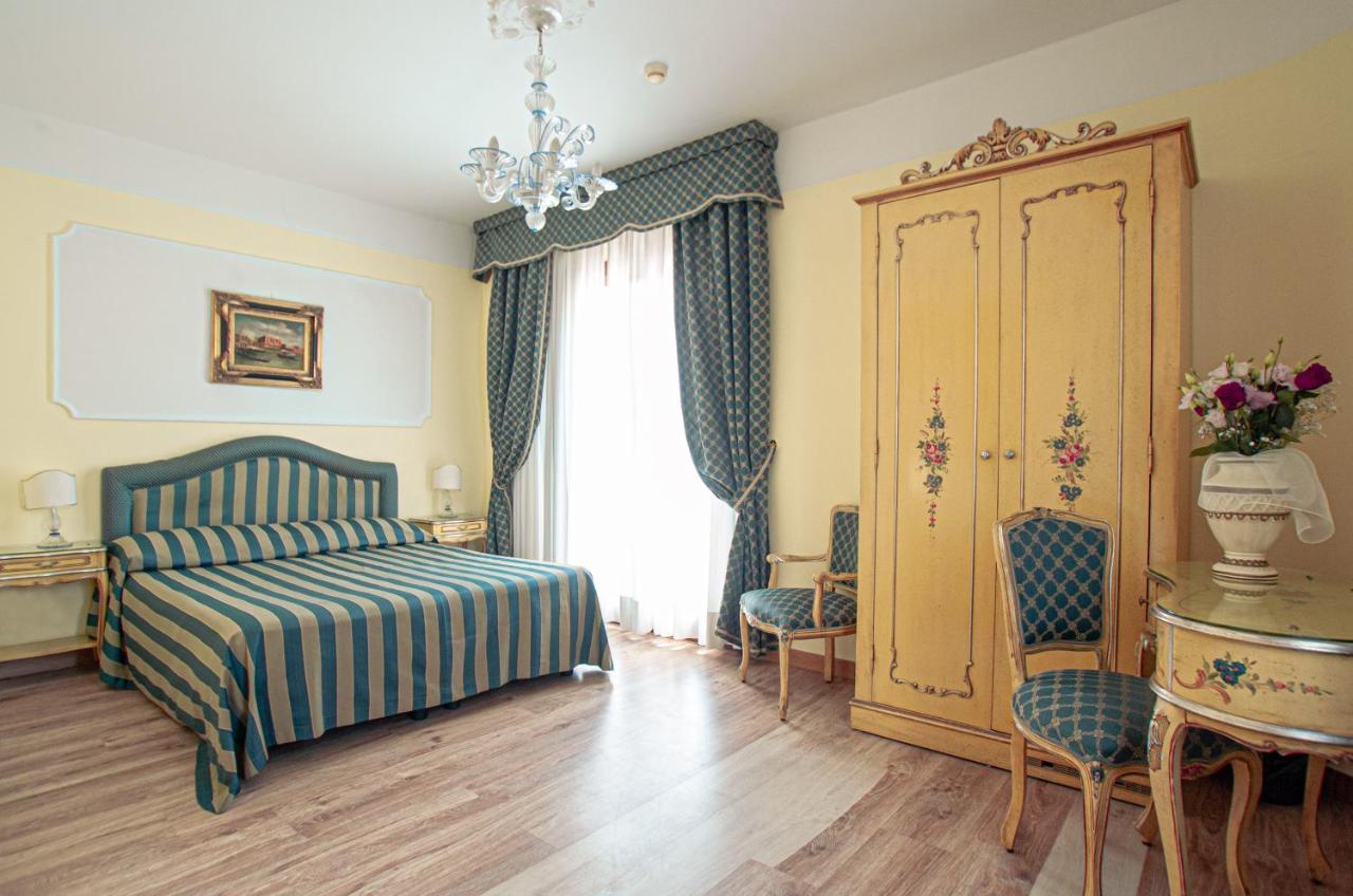 Hotel Villa Edera Venedig-Lido Rum bild