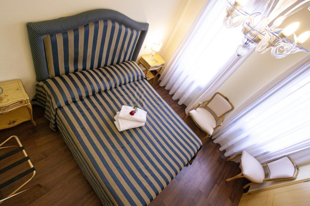Hotel Villa Edera Venedig-Lido Rum bild