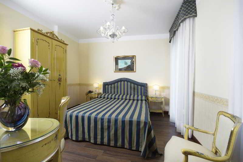 Hotel Villa Edera Venedig-Lido Exteriör bild