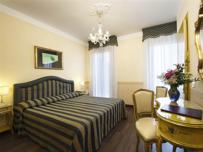 Hotel Villa Edera Venedig-Lido Exteriör bild