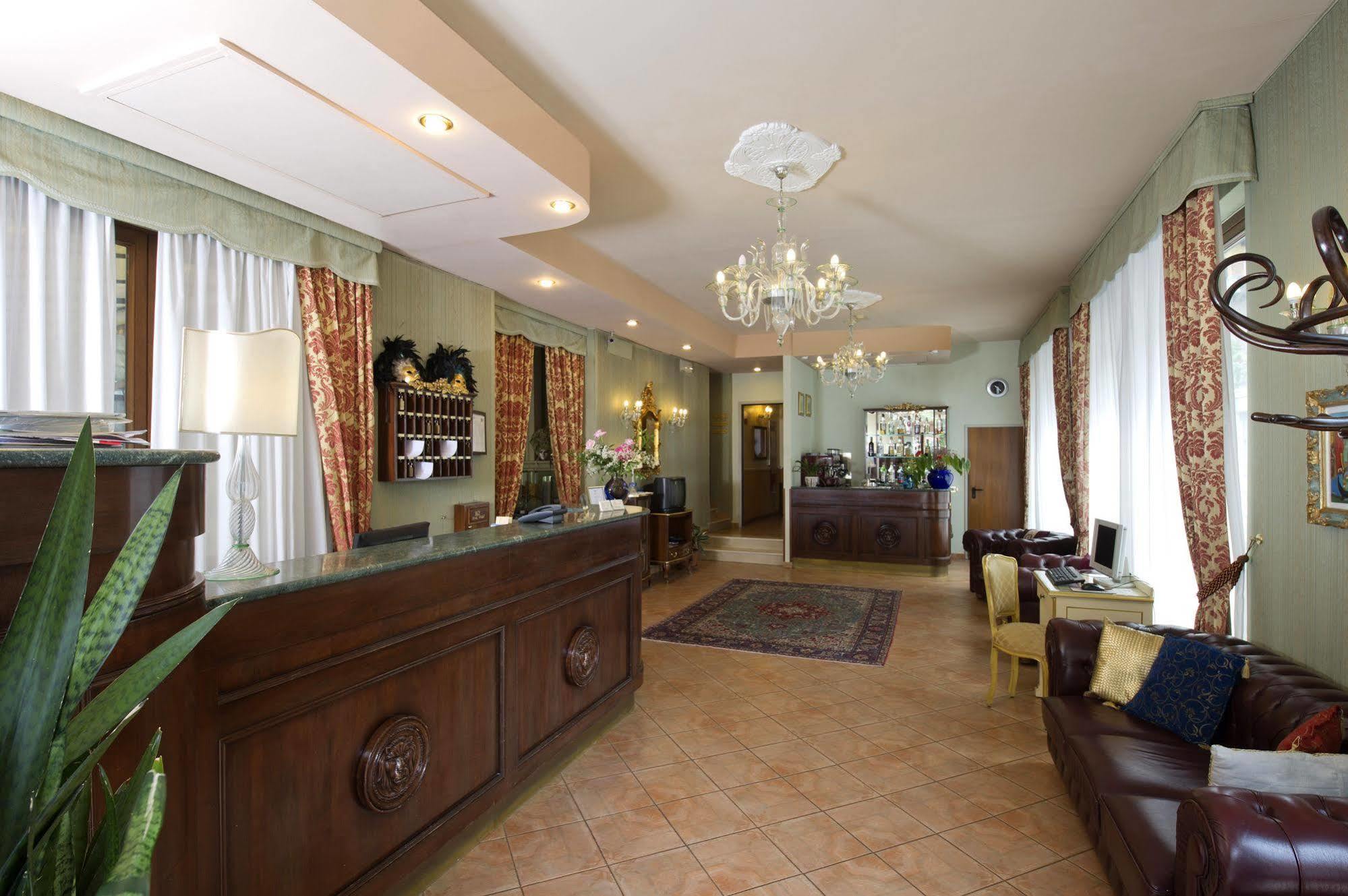 Hotel Villa Edera Venedig-Lido Exteriör bild