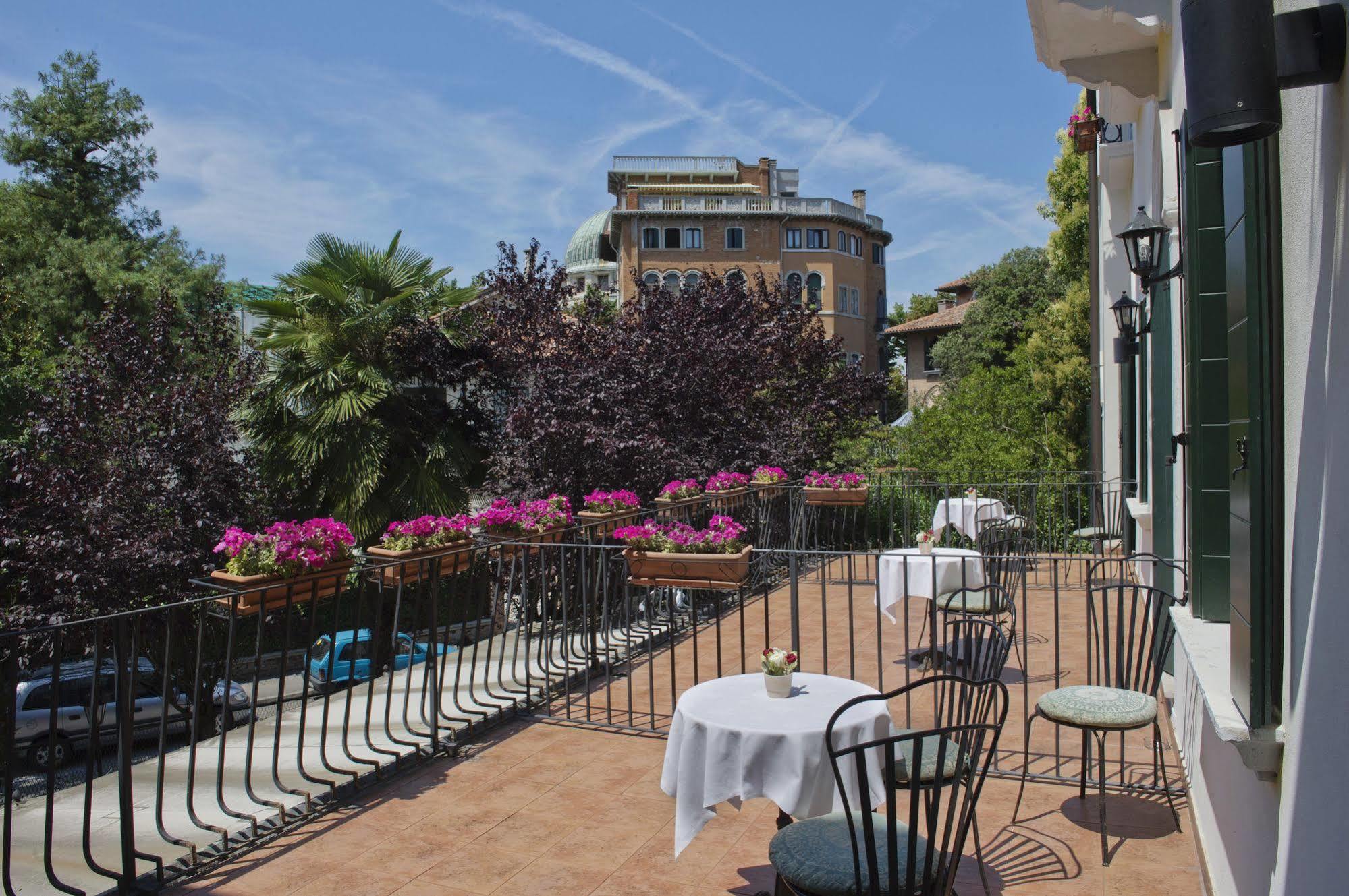 Hotel Villa Edera Venedig-Lido Exteriör bild
